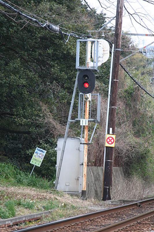 400px-Railway_signal_Y-R_type_ja