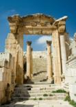 http://upload.wikimedia.org/wikipedia/commons/8/80/Jerash_Cathedral_Gateway.jpg