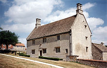 http://upload.wikimedia.org/wikipedia/commons/thumb/9/9b/Woolsthorpe_manor.jpg/220px-Woolsthorpe_manor.jpg