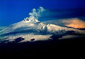 http://upload.wikimedia.org/wikipedia/commons/thumb/9/90/EtnaAvi%C3%B3.JPG/250px-EtnaAvi%C3%B3.JPG