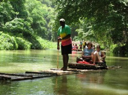 Сплав по реке Martha Brae с посещением водопадов Dunn’s River и обедом в ресторане At Ruins (6 часов)