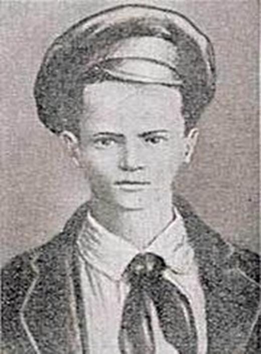http://upload.wikimedia.org/wikipedia/commons/thumb/d/d2/Pavel_Morozov.jpg/180px-Pavel_Morozov.jpg