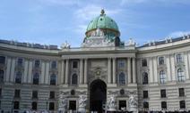 http://lh3.ggpht.com/Viktoriya.Kysla/SQDYIP_CB-I/AAAAAAAAB8k/dKdFKCvoyFM/WienHofburg0141.jpg