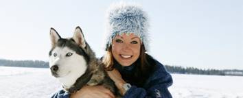 f_ruka_nainen-ja-husky.jpg
