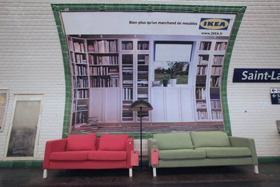 http://www.ikea-club.org/images/stories/articles/reklama/v_mire/2010_parigskoe_metro/divany_ikea_v_metro6.jpg