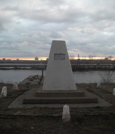 C:\Users\dns\Desktop\статья\памятник Ленину без бюста.JPG
