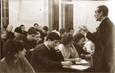 А.Н. Леонтьев читает лекцию