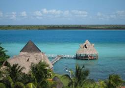 800px-Bacalar_Lagoon.jpg