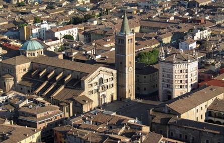 http://newsletter.larus.it/images/1/List%20Images/800px-Duomo_e_Battistero_di_Parma-e.jpg