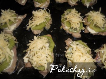 Мясо запеченное с киви