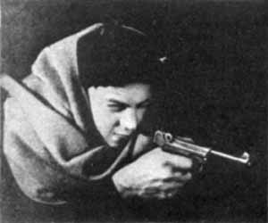 http://*****/gallery/withgun1.JPG