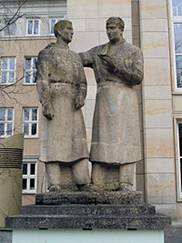 ��������: http://upload.wikimedia.org/wikipedia/commons/thumb/c/c9/Rostock_Schmidt_Lehrer-Student.jpg/200px-Rostock_Schmidt_Lehrer-Student.jpg