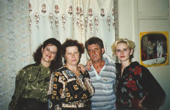 C:\Users\Елена\Desktop\История моего подъезда\кв 18\Семья Андрюшиных.jpg