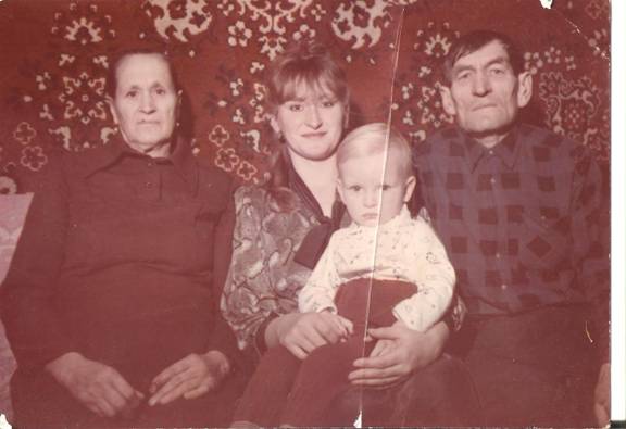 C:\Users\Елена\Desktop\История моего подъезда\кв 20\семья Жидовкиных.jpg
