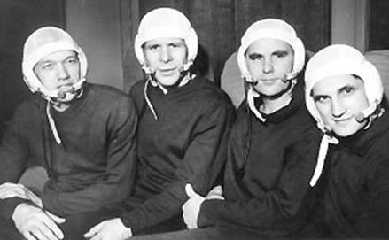 Описание: Экипаж "Союзов-4/5" (слева направо): А.С. Елисеев, Е.В. Хрунов, В.А. Шаталов и А.С. Елисеев