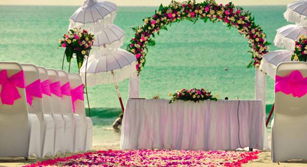 http://www.romanticbaliwedding.com/area/besar/wedding-keraton-jimbaran.jpg