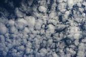 http://upload.wikimedia.org/wikipedia/commons/thumb/1/13/Altocumulus.jpg/220px-Altocumulus.jpg