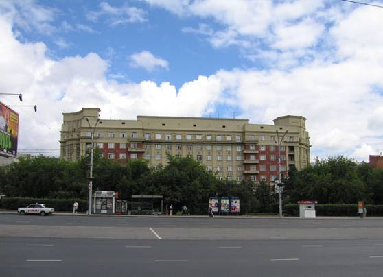 100-квартирный дом облисполкома. Красный проспект, 16, Новосибирск. Архитектор А.Д. Крячков