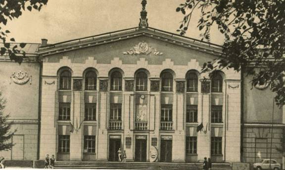 Дом культуры им. А.А. Жданова Арх. В.А. Добролюбов. 1953 г.