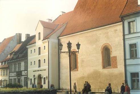 http://www.riga.lv/NR/rdonlyres/C1D49103-7DE3-4CA4-8D13-8A9D5084AF01/327/jurabaznica.jpg