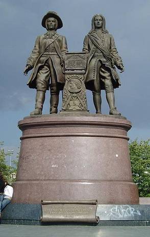 ����:Statue Tatishchev de Gennin Yekaterinburg.jpg
