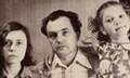 With daughters Polina and Tamara in 1978