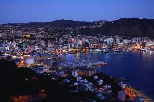 \\IVAN_DESKTOP\My Documents\My Pictures\New Zealand Photos\Tourism New Zealand\Optim\Hills, city and harbour.jpg