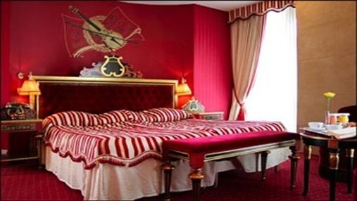 http://www.villa-opera-drouot.com/EN/Chambres_files/BD_VILLA_OP_RA_DROUOT_70_.jpg