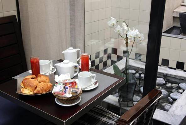 http://img.otel.com/hotelimages/FR1HV0/1106340_800x800x2.JPG