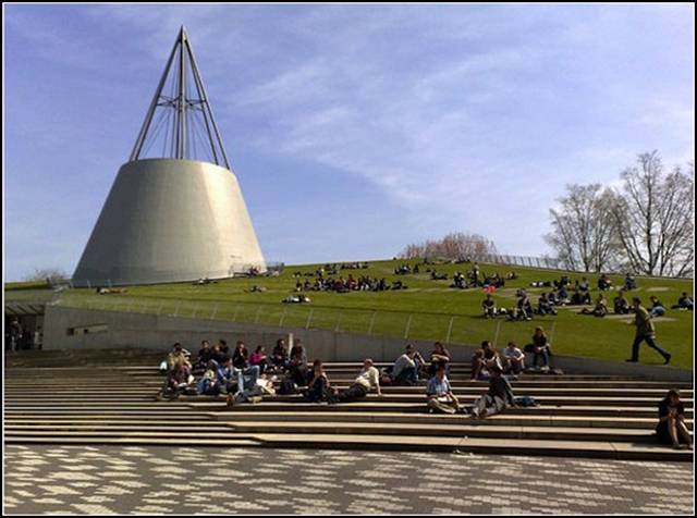 ��������: http://4.bp.blogspot.com/_O8hZkJtZsUM/TO9tar6PbOI/AAAAAAAABKM/vXOlv090se0/s640/unusual-library-14.jpg
