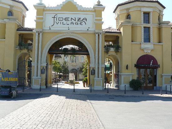 http://media-cdn.tripadvisor.com/media/photo-s/01/bb/f0/ea/fidenza-village-outlet.jpg