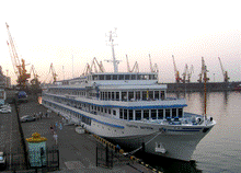 http://upload.wikimedia.org/wikipedia/commons/thumb/8/82/_MS_Watutin_im_Hafen_von_Odessa_-_Angela_M._Arnold_fec.png/220px_MS_Watutin_im_Hafen_von_Odessa_-_Angela_M._Arnold_fec.png