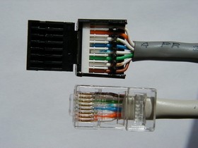 808_plug.JPG (12957 bytes)