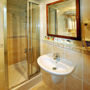http://r-cd.bstatic.com/images/hotel/square90/405/4050678.jpg