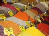 http://www.dailyistanbultours.com/images/photo-gallery/spice_bazaar.jpg