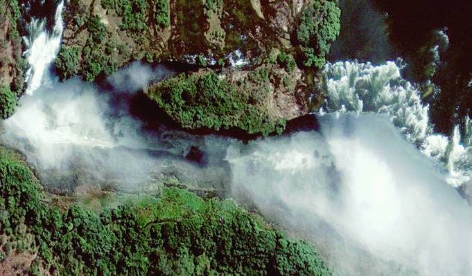 http://geoeyemediaportal.s3.amazonaws.com/assets/images/gallery/ge1/images/victoria_falls_07_07_09.jpg