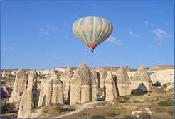 Balloon-above-Fairy-Chimneys375.jpg