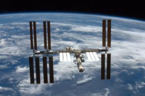 http://upload.wikimedia.org/wikipedia/commons/4/40/STS-126_ISS_Flyaround.jpg