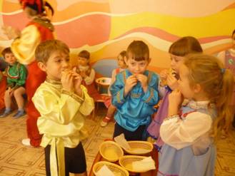 Описание: E:\документы\ТЕРЕМОК\ учебный год\февраль - март масленица\фото масленица 2013\P1050261.JPG