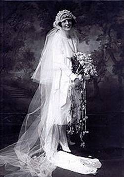http://upload.wikimedia.org/wikipedia/commons/thumb/a/aa/Bride_1920s.jpg/180px-Bride_1920s.jpg