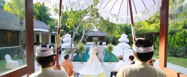 http://watabebali.com/images/item/villa_wedding_fourseasons.jpg