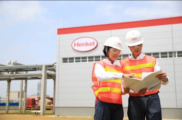 Yolanda Wang, SHE Manager of Dragon Site and Dongqing Lu, Engineering Manager of Dragon Site in front of Factory building-1