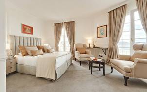 http://www.villa-belrose.com/content/user/29/images/GalleriesAlthoff/Belrose/Rooms/Deluxe_Doppelzimmer_Meerblick__large.jpg
