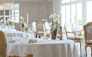 http://www.villa-belrose.com/content/user/29/images/GalleriesAlthoff/Belrose/Restaurant/Gourmetrestaurant%20VB2012_0469%20Kopie__large.jpg