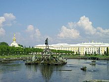NeptunFountain Peterhof.jpg