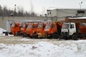 На стоянке "Спецавтохозяйства" "нашлись" десятки снегоуборочных машин