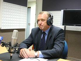 Сергей Катырин в радиостудии