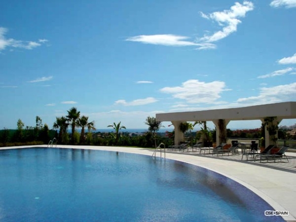 http://www.costadelsol-estates.com/fotos/propiedades/10/Foto2.jpg
