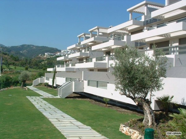 http://www.costadelsol-estates.com/fotos/propiedades/10/Foto5.jpg