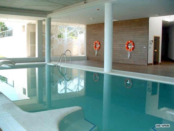 http://www.costadelsol-estates.com/fotos/propiedades/10/Foto7.jpg